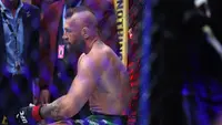 Hasil UFC: Cedera Kaki, Conor McGregor Keok dari Max Holloway di Ronde Pertama