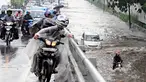 Banjir menyerbu kawasan Senayan di Jl.Pemuda, Taman Ria Senayan, Jakarta, Jumat (30/5/2014) (Liputan6.com/Faizal Fanani)