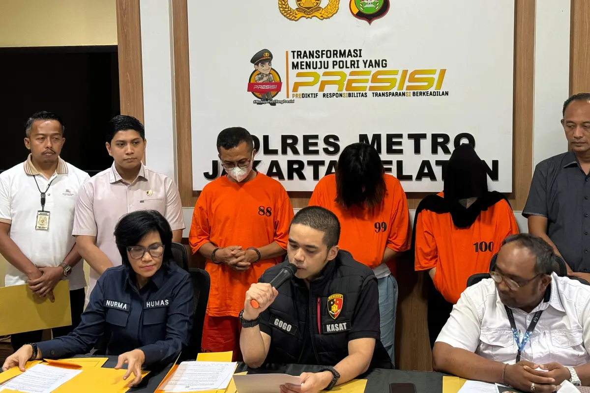 Rekrut dua ABG untuk bekerja menjadi Lady Companion atau LC, seorang Manajer tempat hiburan malam di Kawasan Blok M berinisial FW (42) ditangkap polisi (Istimewa)