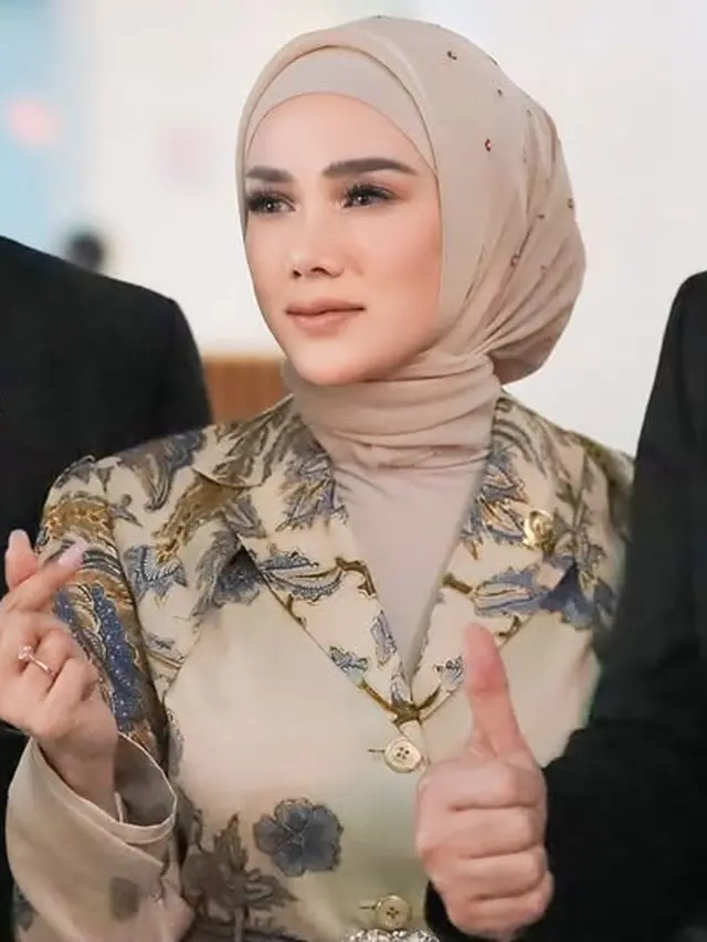 Model Blazer Mulan Jameela (Instagram/@mulanjameela01)