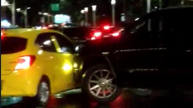Viral Video Pengemudi Fortuner Rusak Mobil Brio di kawasan Office 8 Senopati, Jakarta Selatan (Jaksel).