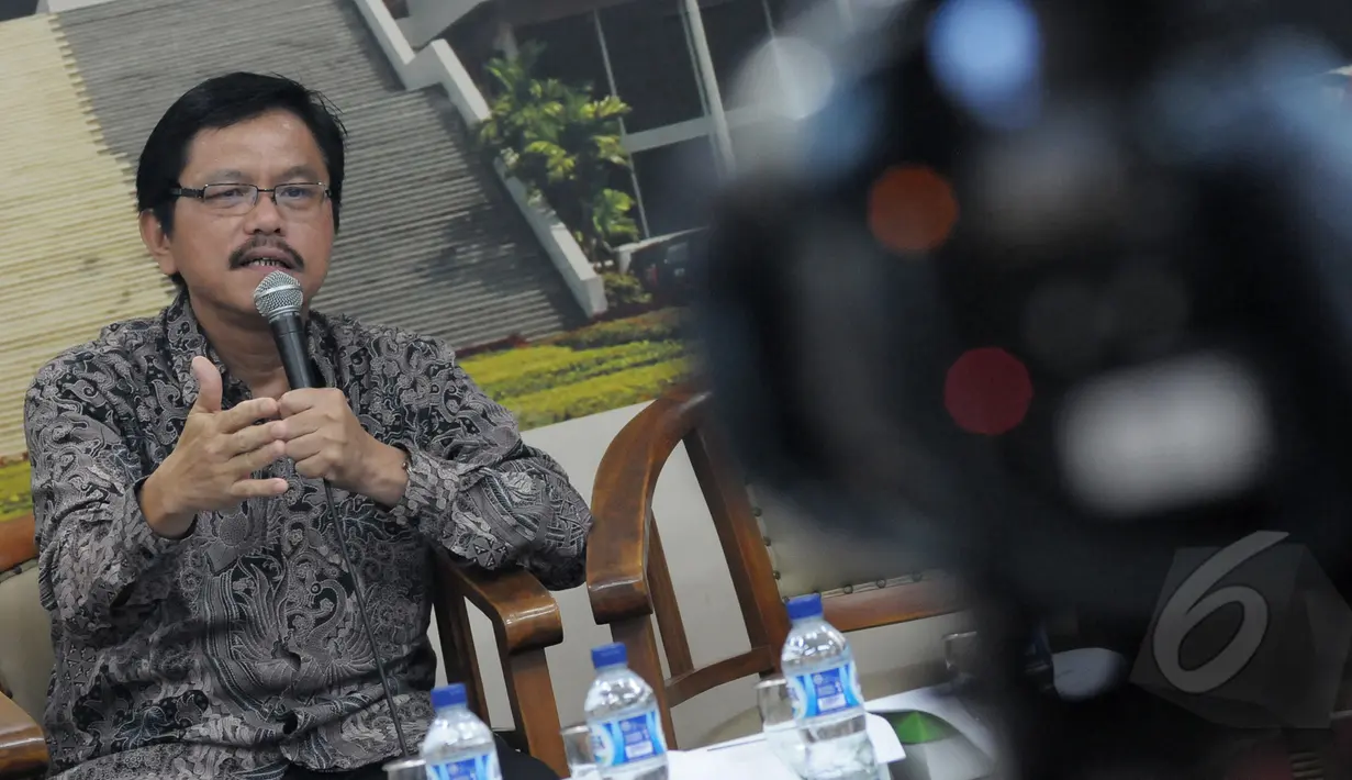 Ramson Siagian Anggota Komisi VII DPR dari Fraksi Partai Gerindra menjadi narasumber pada Diskusi "Revisi UU Migas" di Press room DPR, Kompleks Parlemen Senayan, Jakarta, Selasa (17/3/2015).(Liputan6.com/Andrian M Tunay)