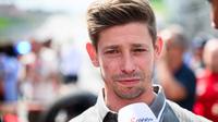 Mantan Juara Dunia MotoGP, Casey Stoner, terlihat di grid sebelum dimulainya sprint race menjelang Grand Prix MotoGP Austria di sirkuit Red Bull Ring di Spielberg, Austria, pada 16 Agustus 2025. (Jure Makovec/AFP)