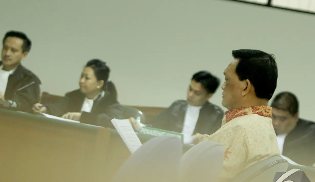 Mantan Wakil Kepala Korps Lalu Lintas Polri Brigjen Pol Didik Purnomo menjalani sidang perdana dengan agenda pembacaan dakwaan oleh jaksa penuntut umum (JPU) di Pengadilan Tipikor, Jakarta, Kamis (11/12/2014). (Liputan6.com/Andrian M Tunay)