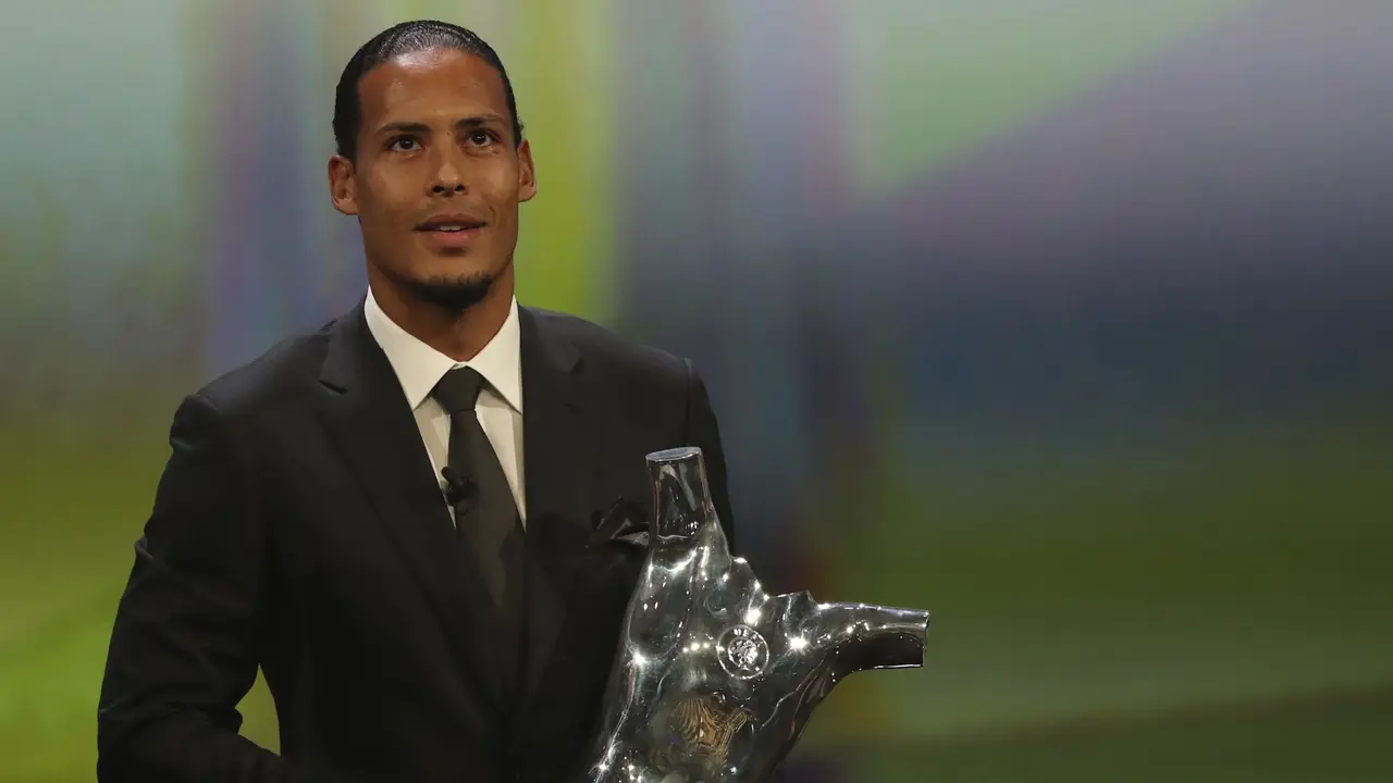 Ungguli Messi dan Ronaldo, Virgil van Dijk Jadi Pemain Terbaik Eropa