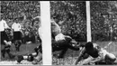 Kemelut terjadi di gawang Austria saat melawan Itali di semi final 1934. Bukan cuma bola, pemainpun ikut  masuk ke gawang (fifa.com).