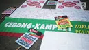 Spanduk penuh tanda tangan warga saat Gerakan Kebajikan Pancasila meggelar aksi Pemilu Gembira Melawan Hoax di kawasan Car Free Day (CFD) Bundaran HI, Jakarta, Minggu (3/1). (Liputan6.com/Faizal Fanani)