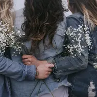 Bukan ke pacar, lima zodiak ini bakal lebih protektif ke teman. (Sumber foto: unsplash.com)