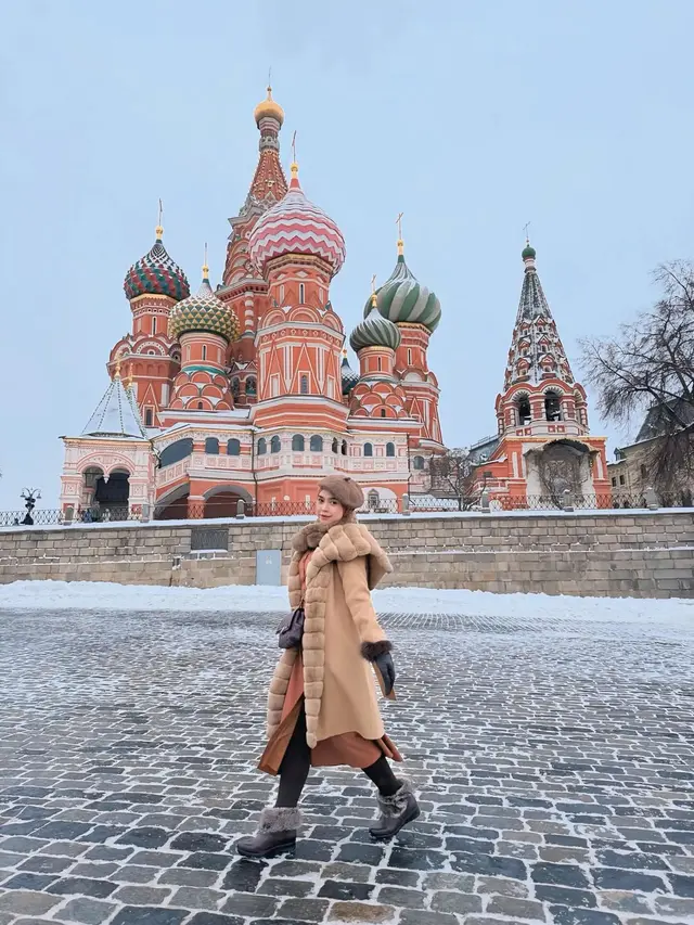 Gaya Ria Ricis Liburan di Moskow (Instagram/@riaricis1795)