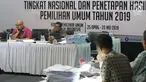 Komisioner KPU RI, Ilham Saputra (kiri) memimpin rapat Rekapitulasi Hasil Penghitungan Perolehan Suara Tingkat Nasional dan Penetapan Hasil Pemilihan Umum Tahun 2019, Jakarta, Rabu (7/5/2019). (Liputan6.com/Helmi Fithriansyah)