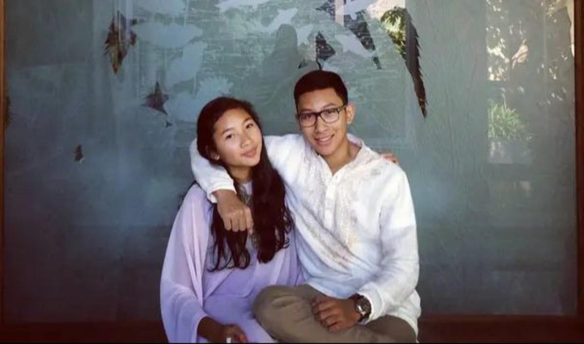 Darma juga sangat dekat dengan adik perempuannya, Gayanti Hutami. Mereka hanya terpaut usia 2 tahun.