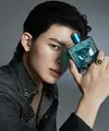Versace mengumumkan aktor dan model Thailand Pond Naravit (@ppnaravit) sebagai Duta Parfum Versace untuk Asia Tenggara. [Foto: Versace.dok]