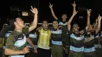 Para pemain Adira FC merayakan gelar juara Grand Final Super Soccer Futsal Battle 2017 di Bintaro Xchange, Tangerang, Minggu (22/10/2017). Adira FC menang adu penalti atas Merah Jaya Bekasi. (Bola.com/Vitalis Yogi Trisna)