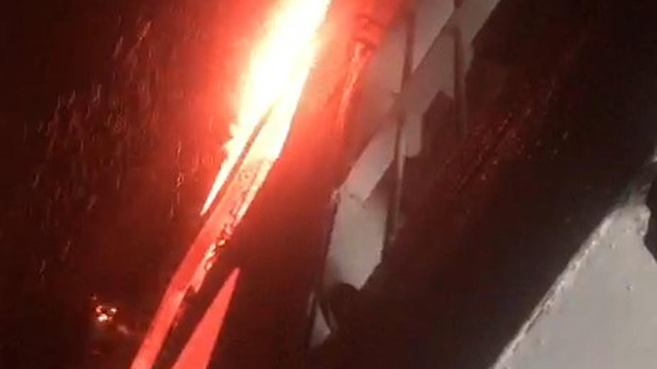 KMP Gili Iyang Putar Balik ke Gresik saat Api Berkobar di Dek Kendaraan