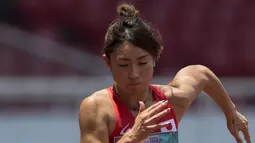 Nakanishi Maya atlet Jepang peraih medali emas di nomor lompat jauh putri klasifikasi T42-44/61-64 pada Asian Para Games 2018, di Stadion Utama Gelora Bung Karno Jakarta, Selasa (9/10/2018).  (Bola.com/Peksi Cahyo)