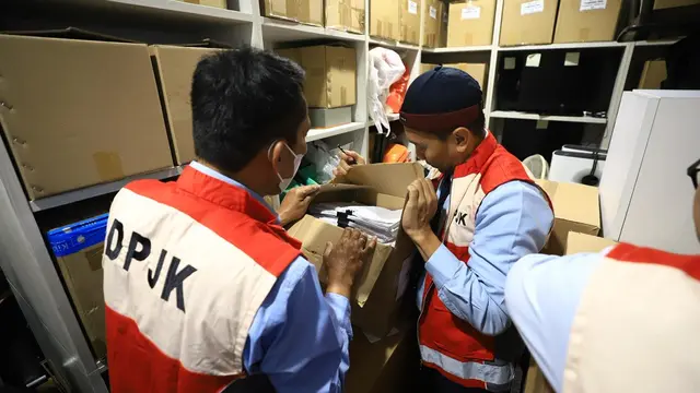 Otoritas Jasa Keuangan (OJK) menggeledah kantor PT MASI di kawasan Sudirman Central Business District, Jakarta, pada Rabu, (4 maret 2026). (Dok OJK)