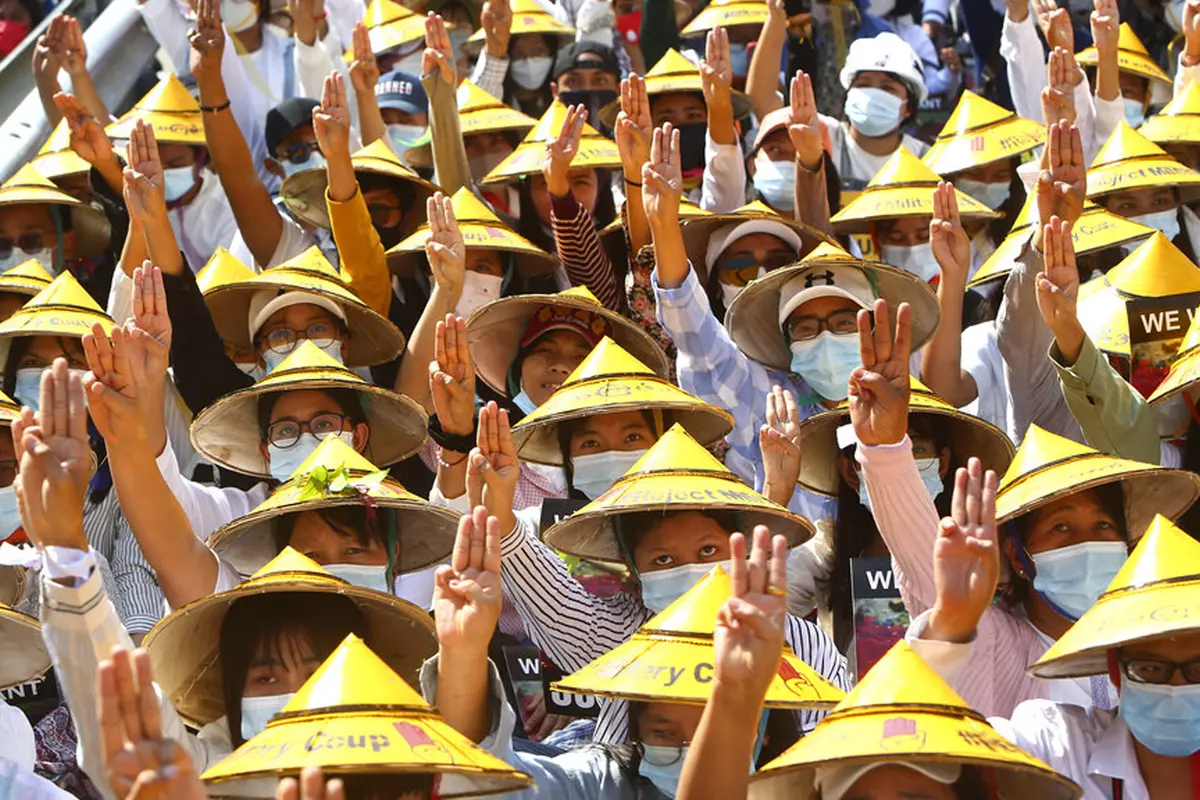 FOTO: Aksi Protes Kudeta Militer Myanmar Terus Berlanjut