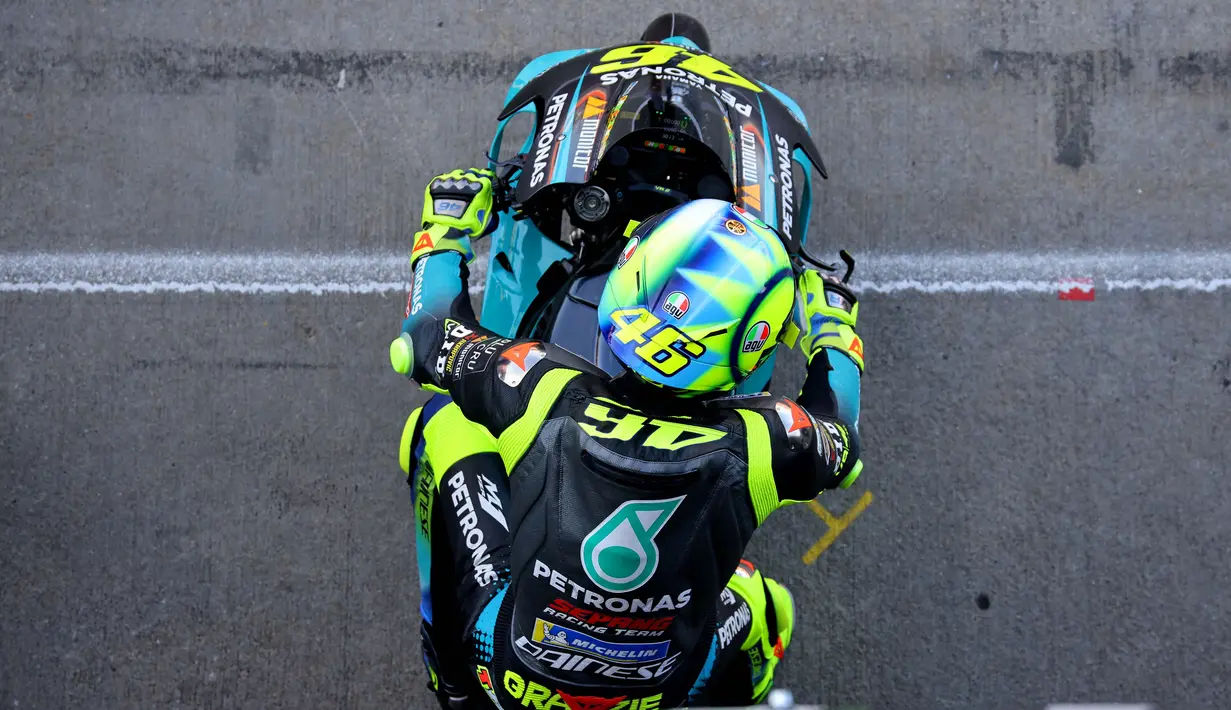Hal tersebut dilakukan saat Valentino Rossi saat akan melakukan babak kualifikasi MotoGP Valencia. (AFP/Jose Jordan)