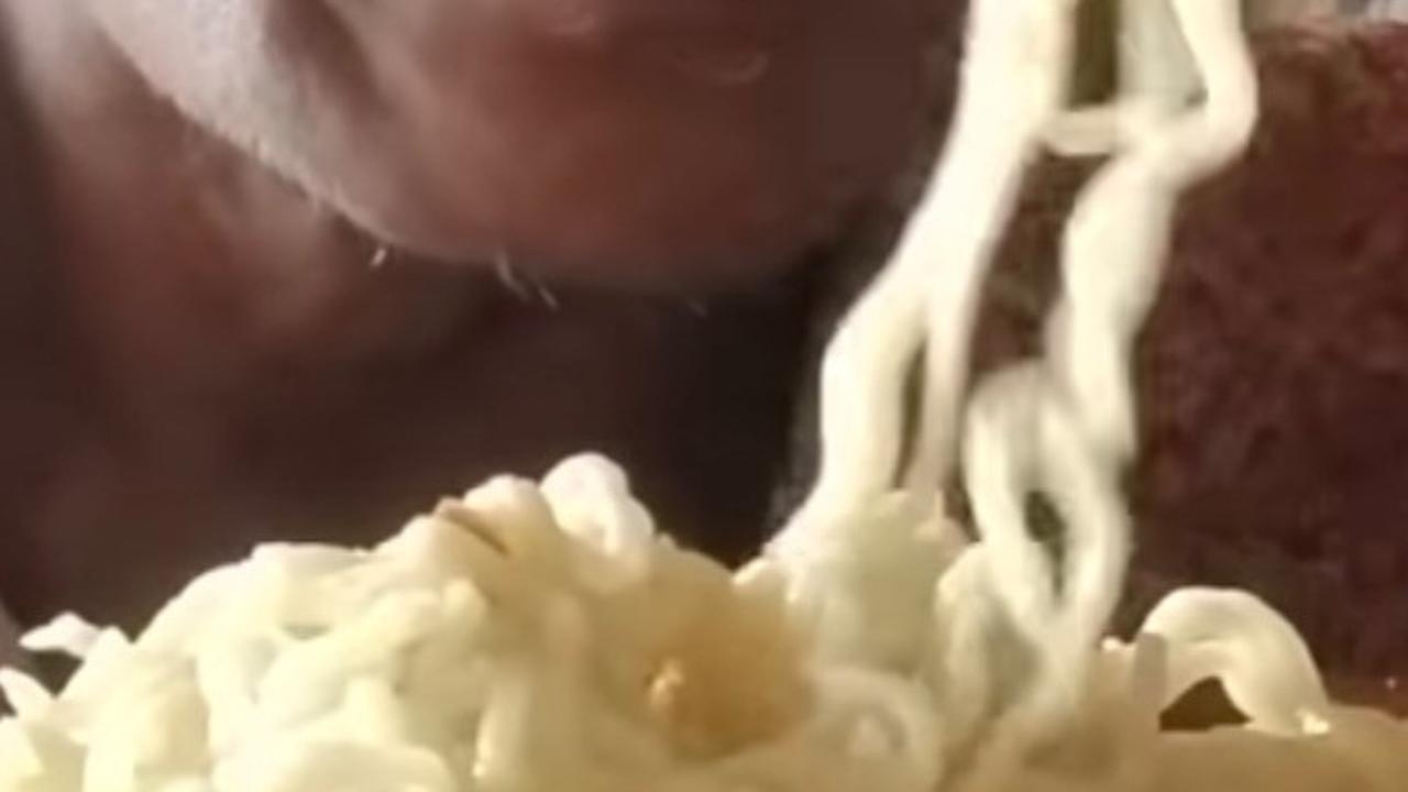 Viral Aksi Yoto Kebo Selalu Mokbang Mi Instan di YouTubenya, Bikin Prihatin Warganet