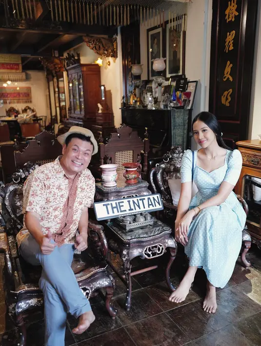 Berbagai destinasi wisata ia kunjungi, termasuk museum The Intan yang mengangkat tentang seni & budaya peranakan.  [@anyageraldine]