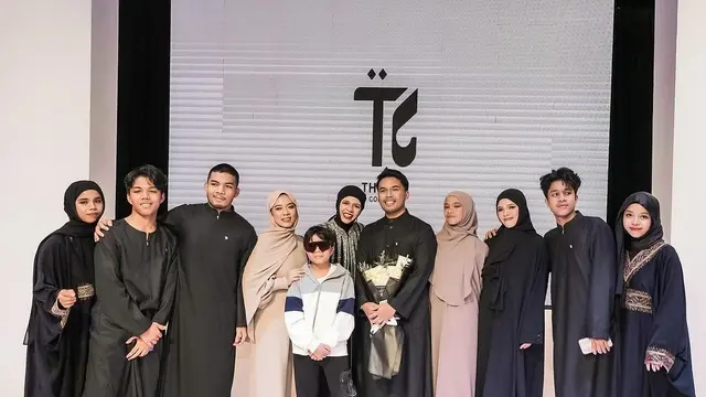 Potret Thariq Halilintar bersama keluarganya (Sumber: Instagram/@thariqhalilintar)