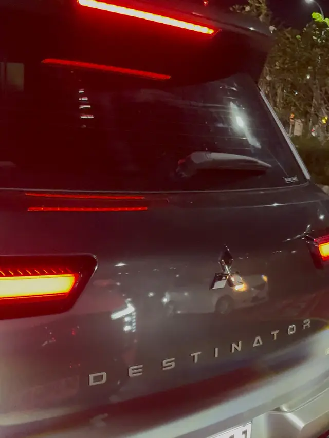 Sesampainya di Bali di Jemput dengan  Mitsubishi Destinator tipe Ultimate Premium