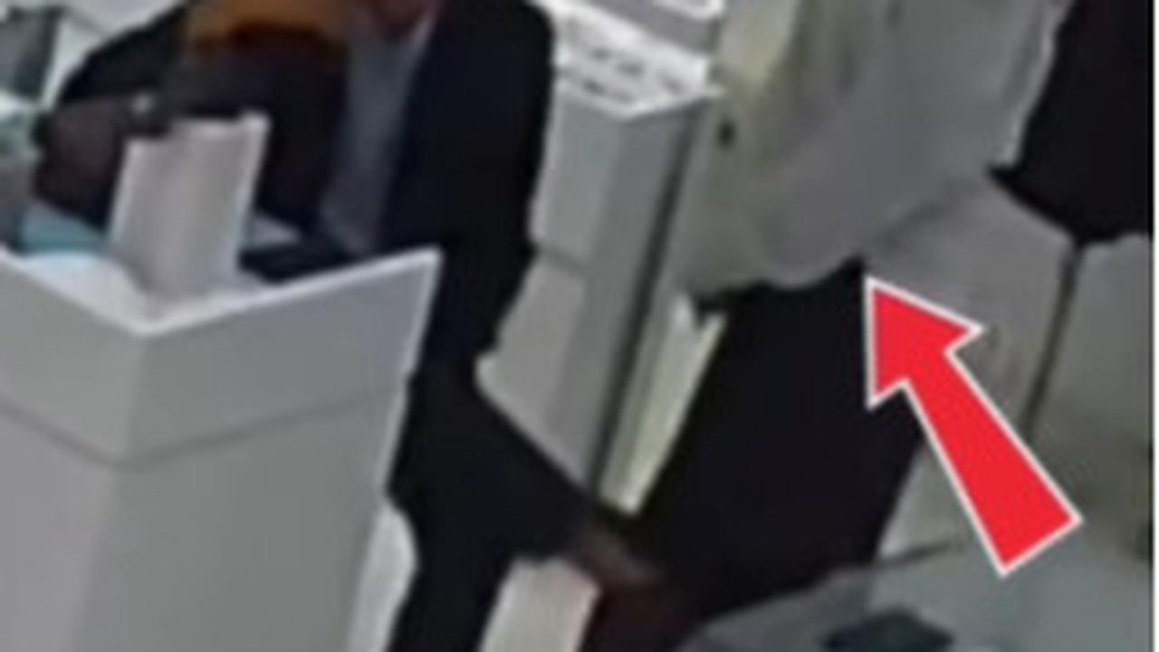 Jurus Satset Sejoli Maling Kaca Mata Puluhan Juta Rupiah di Mall