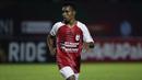 Todd Rivaldo Ferre. Gelandang serang Persipura Jayapura berusia 22 tahun ini juga merupakan hasil binaan Persipura yunior. Ia baru saja ditarik dari masa peminjaman di Lampang FC, Thailand. Nilai pasarnya pun meningkat menjadi 225 ribu euro (Rp.3,8 miliar). (Foto: Bola.com/Vitalis Yogi Trisna)