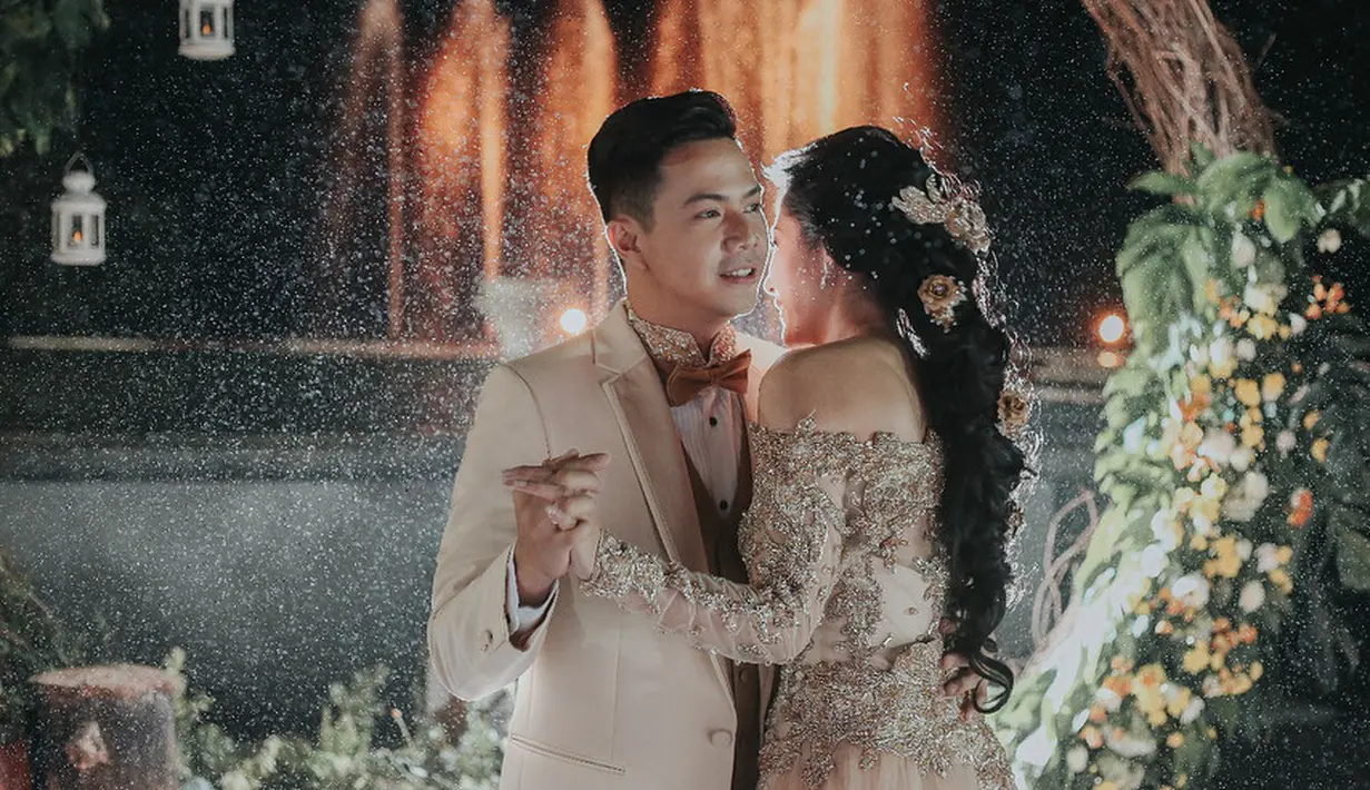 "Kok nasgornya ditaruh di styrofoam gitu, nah itu kebagusan kotaknya. Aku penginnya bungkusan biasa di nasgor yang abang dorong. Dan aku menangis," jelas mantan kekasih Eza Gionino tersebut. (Instagram/ardinarasti6)