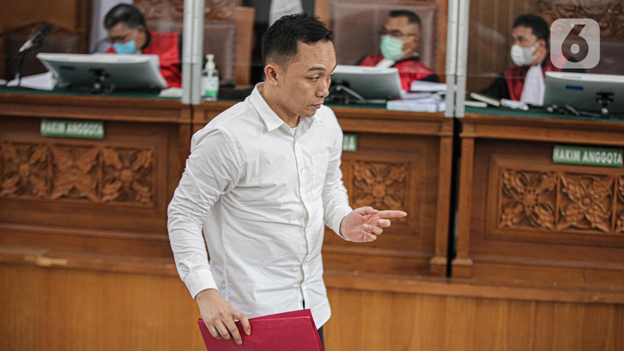 Momen Ricky Rizal Berurai Air Mata saat Bacakan Pleidoi Kasus Pembunuhan Brigadir J