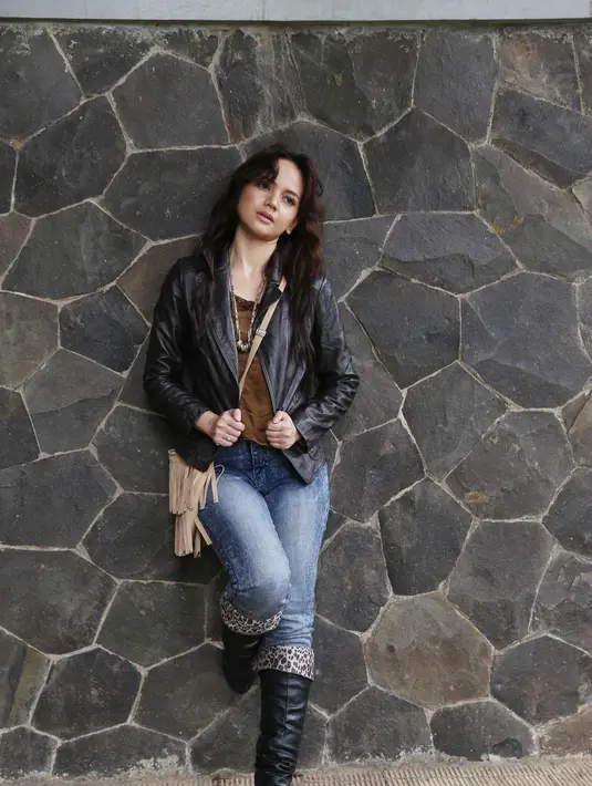 Bintang pemeran ‘Angel’s Diary’ ini mulai mencari referensi untuk mengubah penampilannya menjadi lebih feminin ketika sang kekasih mengutarakan keinginannya. Hal tersebut dilakukannya untuk memenuhi keinginan sang kekasih. (Nurwahyunan/Bintang.com)