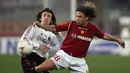 Antonio Cassano. Striker asli Italia ini direkrut AS Roma dari Bari senilai 31 Juta Euro pada awal musim 2001/2002. Total 4,5 musim di AS Roma hingga pertengahan musim 2005/2006 tampil dalam 161 laga dengan mencetak 52 gol dan 9 assist. (AFP/Dimitar Dilkoff)