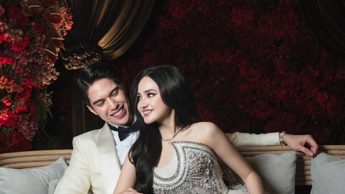 El Rumi Unggah Foto Resepsi, Syifa Hadju Pancarkan Aura Queen Meski Nyeker di Pelaminan