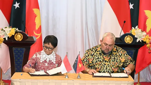 Menteri Luar Negeri RI Retno Marsudi melakukan pertemuan dengan Menlu Papua New Guinea Justin Tkatchenko untuk serangkaian agenda bilateral (Kemlu RI).