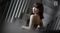 Artis Gisella Anastasia berpose saat mengunjungi Kantor KLY di Gondangdia, Jakarta, Jumat (14/9). Gisel banyak melakukan olahraga sederhana yang lebih mengandalkan berat tubuh dari pada ala-alat bantu olahraga. (Liputan6.com/Herman Zakharia)