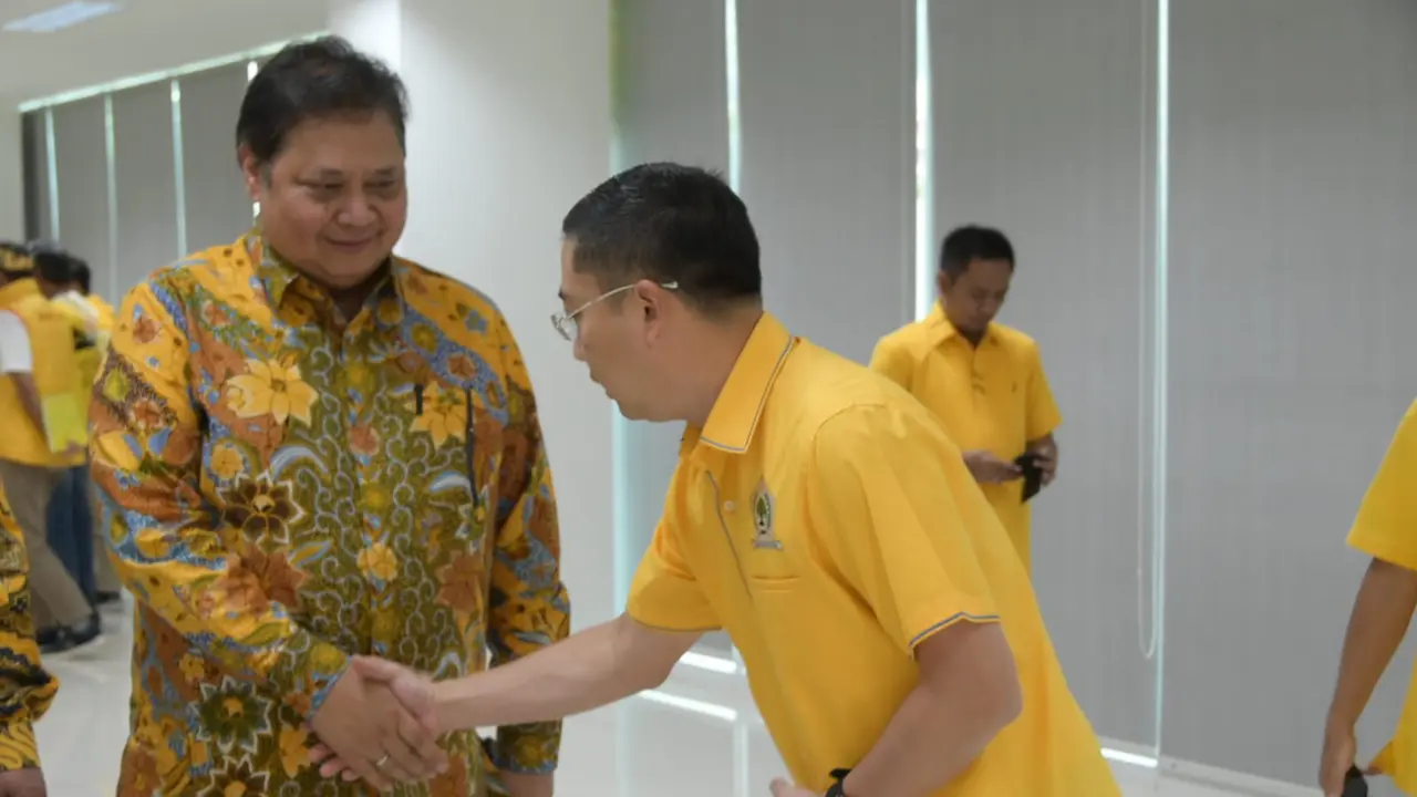 Ketua Umum (Ketum) Partai Golkar Airlangga Hartarto dan Bendahara Umum BSNPG, Nicolas Kesuma.
