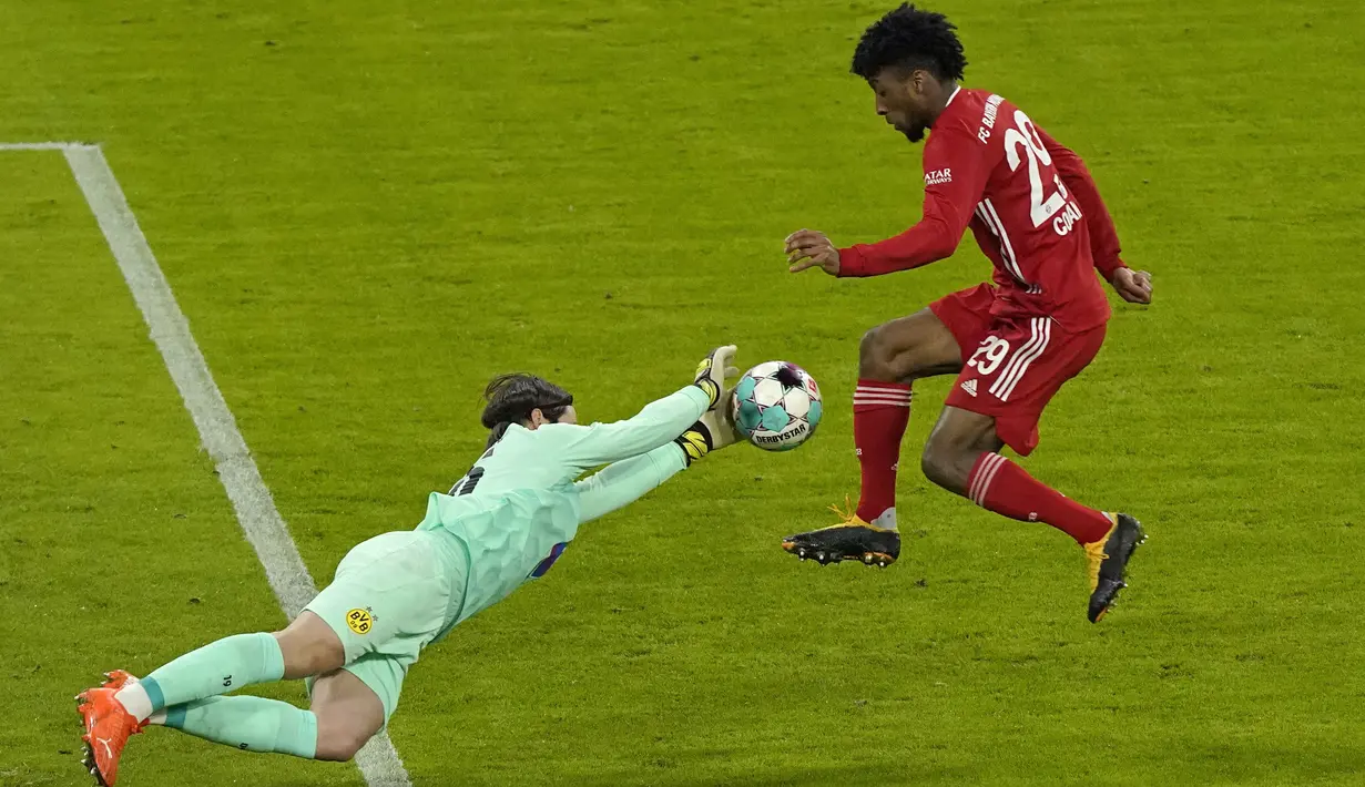 Bayern Munchen juga perlahan mulai mendominasi penguasaan bola dan membombardir gawang Dortmund dengan tembakan-tembakan mereka yang sigap diantisipasi oleh Hitz. (Foto: AP/Pool/Guenter Schiffmann)