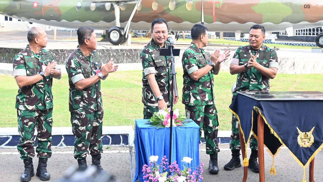 Pangkoopsudnas Dampingi Kasau Hadiri Peresmian Monumen Pesawat Fokler F-27