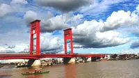 Jembatan Musi Palembang yang membelah Sungai Musi di pusat Kota Palembang Sumsel (Liputan6.com / Nefri Inge)