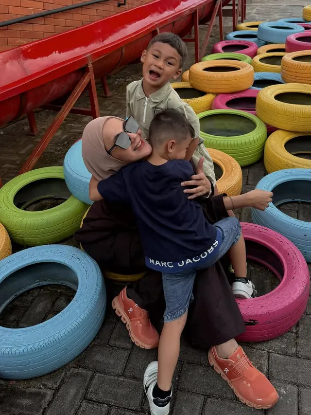 Paula Verhoeven Liburan ke Bali Bersama Kedua Putranya. [@paula_verhoeven]