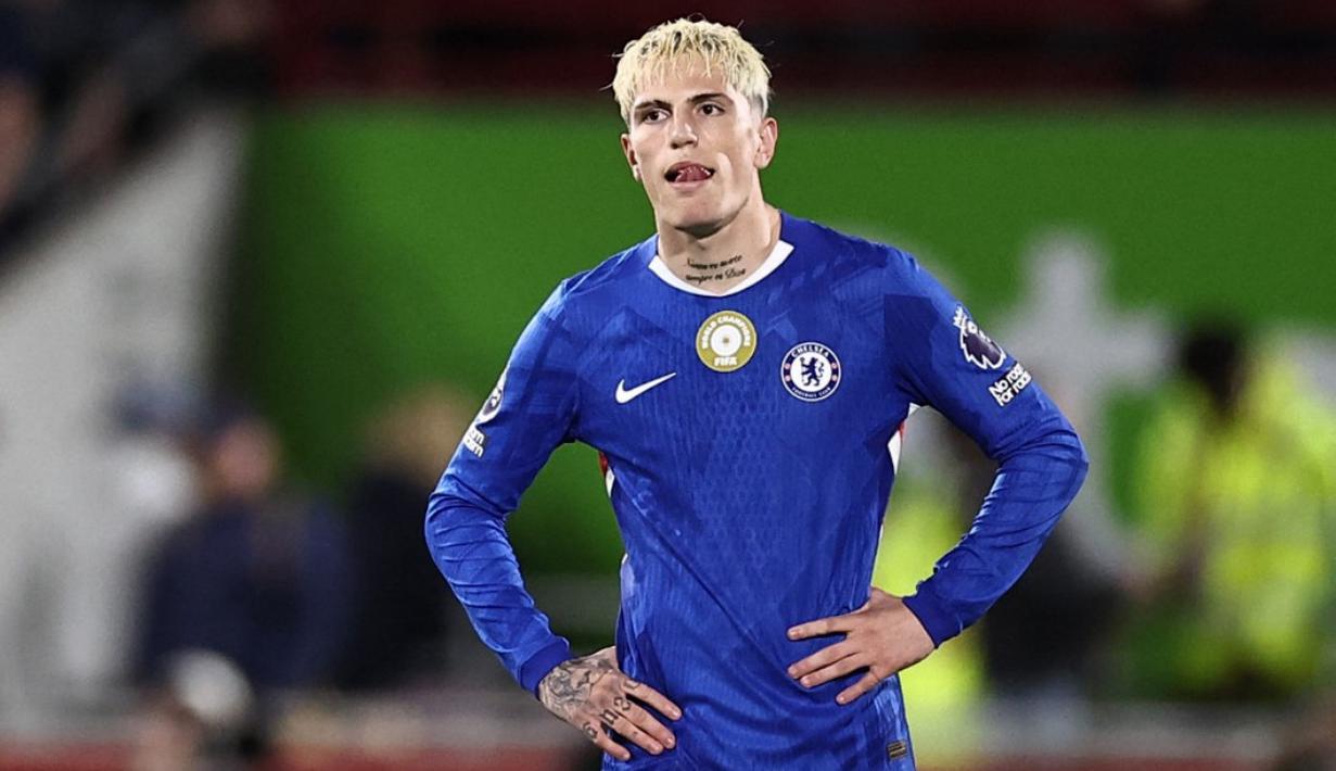 <p>Gelandang Chelsea asal Argentina nomor punggung 49, Alejandro Garnacho, bereaksi di akhir pertandingan Premier League antara Brentford dan Chelsea di Gtech Community Stadium, London, pada 13 September 2025. (HENRY NICHOLLS /AFP)</p>