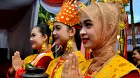 Tarian selamat datang akan menyambut 50 orang raja utusan kerajaan Nusantara dalam sidang mufakat Rajo Bengkulu (Liputan6.com/Yuliardi Hardjo)