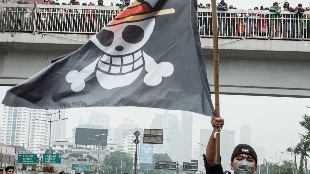 FOTO: Aksi  Demo DPR 25 Agustus, Massa Bentrok dengan Aparat