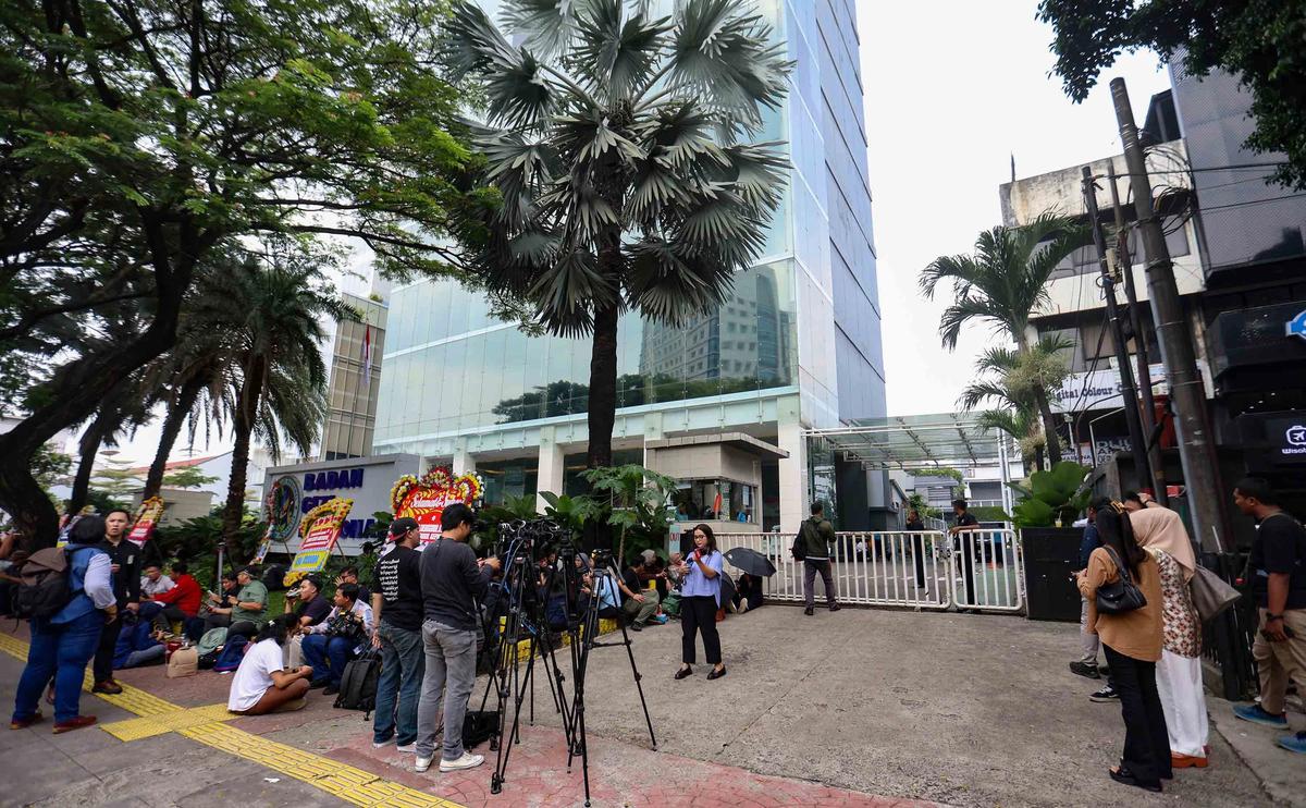 FOTO: Kejagung Geledah Kantor BGN Aktivitas Pegawai Terganggu