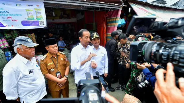 Presiden Republik Indonesia, Joko Widodo atau Jokowi, meninjau Pasar Kawat, Jalan Veteran, Kota Tanjungbalai, Sumatera Utara (Foto: Istimewa)