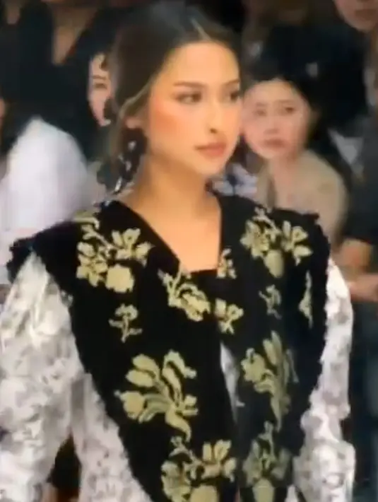 <p>Dia akhirnya berhasil melaksanakan tugasnya dengan lancar dan membuat seluruh keluarga dan para penggemar bangga. (Foto: Instagram/ jennifercoppenreal20)</p>