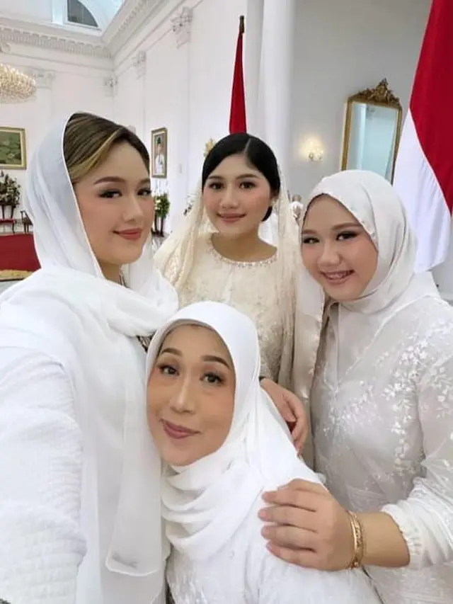 Gaya Kompak Ibu dan Kakak-Adik Erina Gudono Hadiri Tasyakuran Kehamilan di Istana, Kompak Kenakan Busana Muslim Serba Putih
