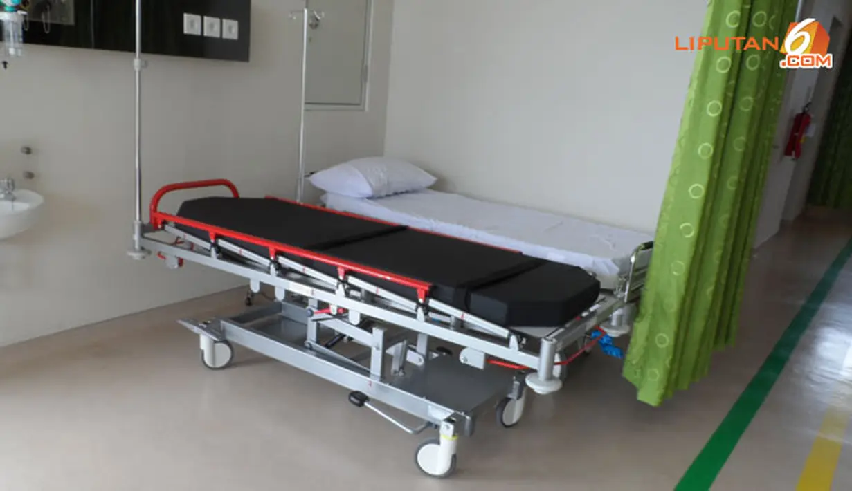 Dua tempat tidur yang ada di IGD RS Pertamedika Sentul City, Jawa Barat. (Liputan6.com/Aditya Eka Prawira)