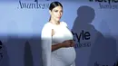 Kim Kardashian West berpose di red carpet saat menghadiri acara InStyle Awards di Getty Center, Los Angeles, California, Selasa (27/10/2015). (REUTERS/Kevork Djansezian)