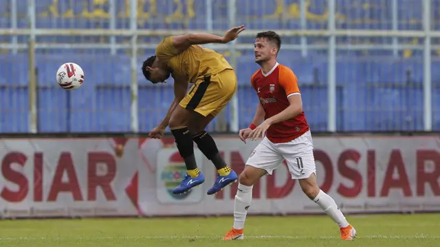 FOTO: Bhayangkara Solo FC Unggul atas Borneo FC pada Babak Pertama Lewat Gole Cepat Alsan Sanda